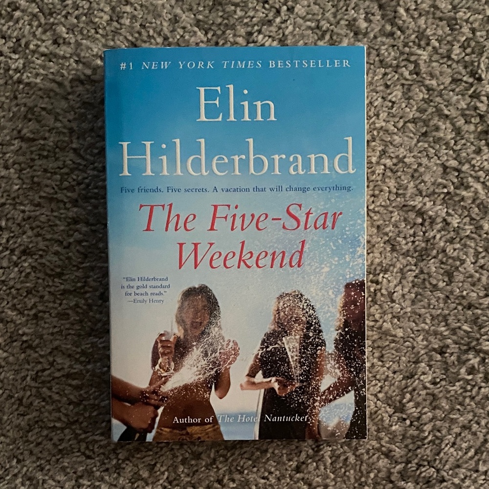 Elin Hilderbrand "The Five-Star Weekend" Paperback - Blue Cover